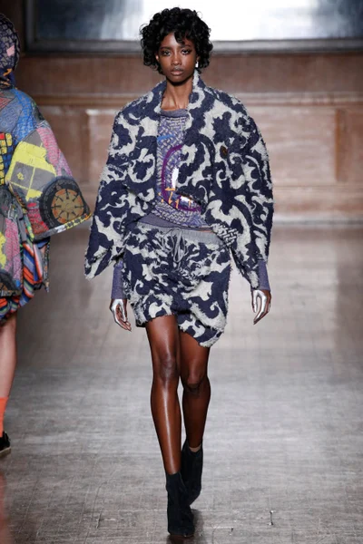 Look 18
